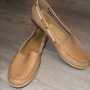 Naturalizer Tan leather Loafers women’s 8.5